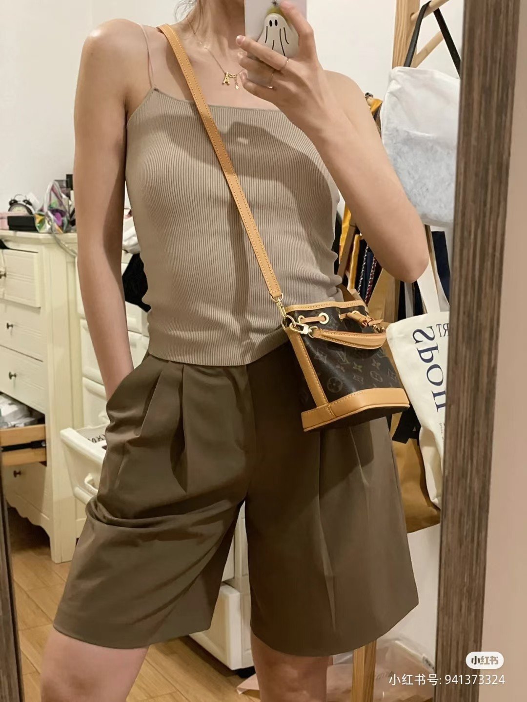 Reading Flower Small Bucket Bag Handheld Crossbody Bag Size: 13*16*10cm