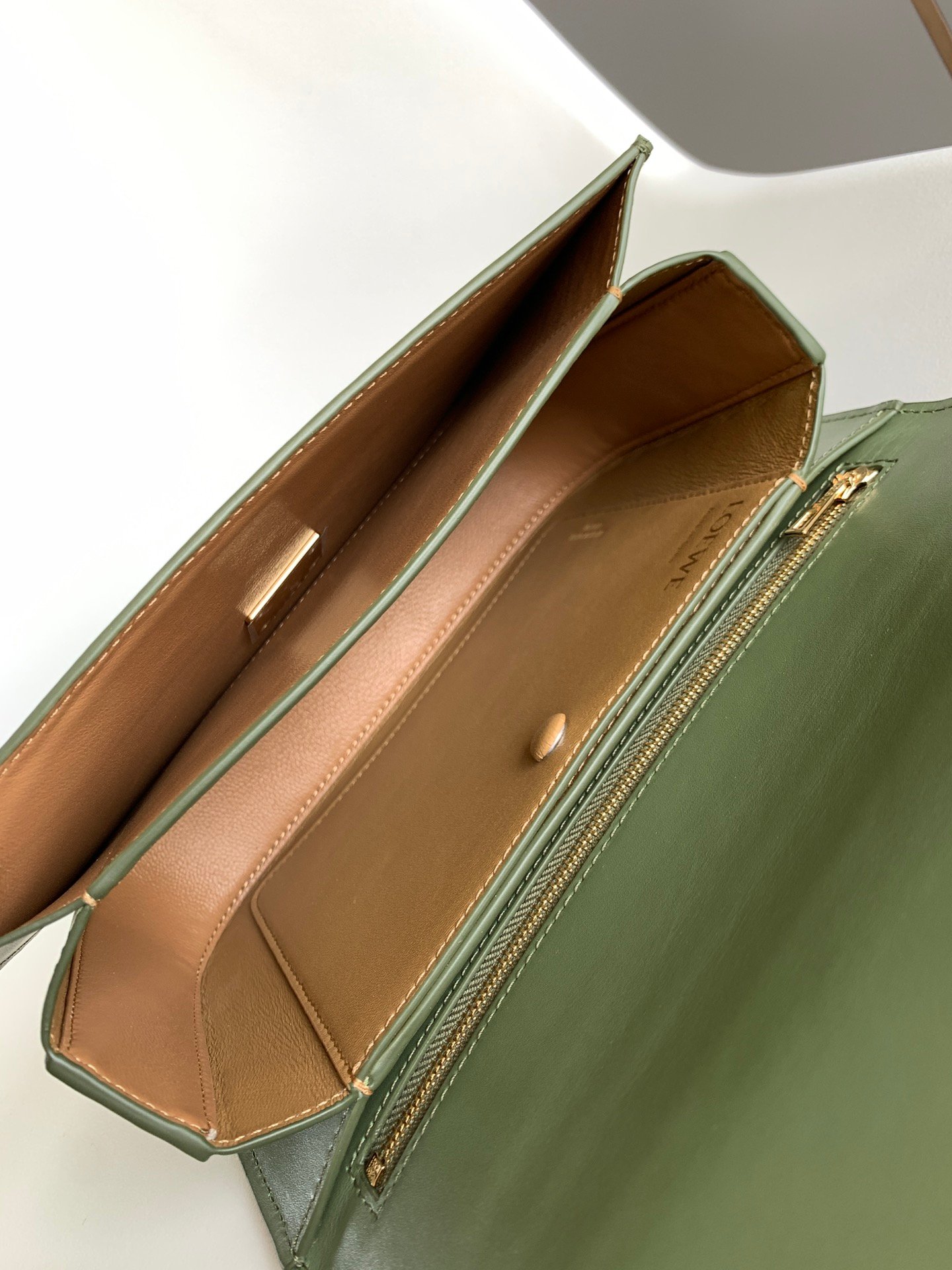 Handbag/Shoulder Bag Size22.5*16.5*6.5CM