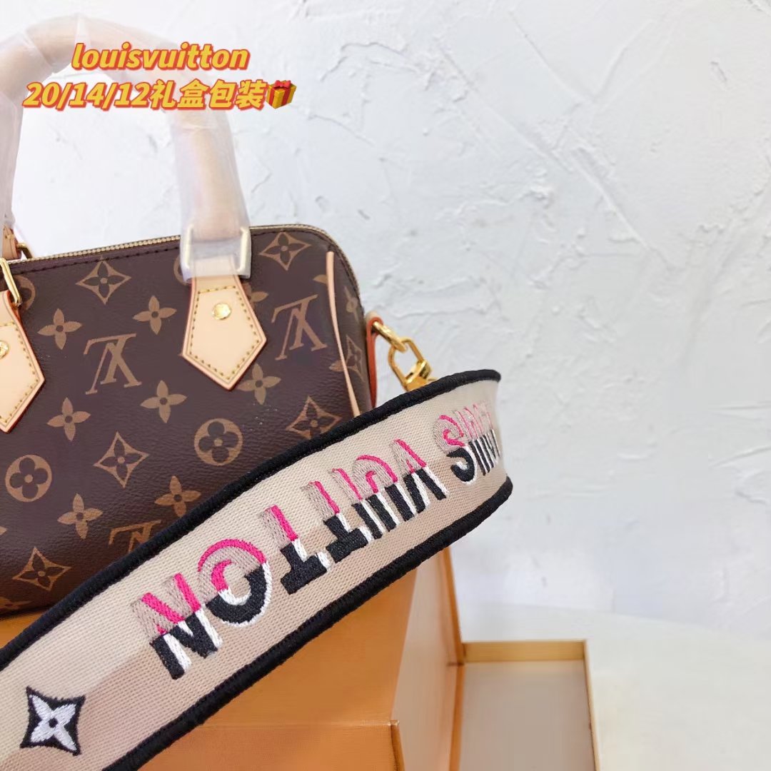 Handheld shoulder bag Specifications: 20*14*12cm