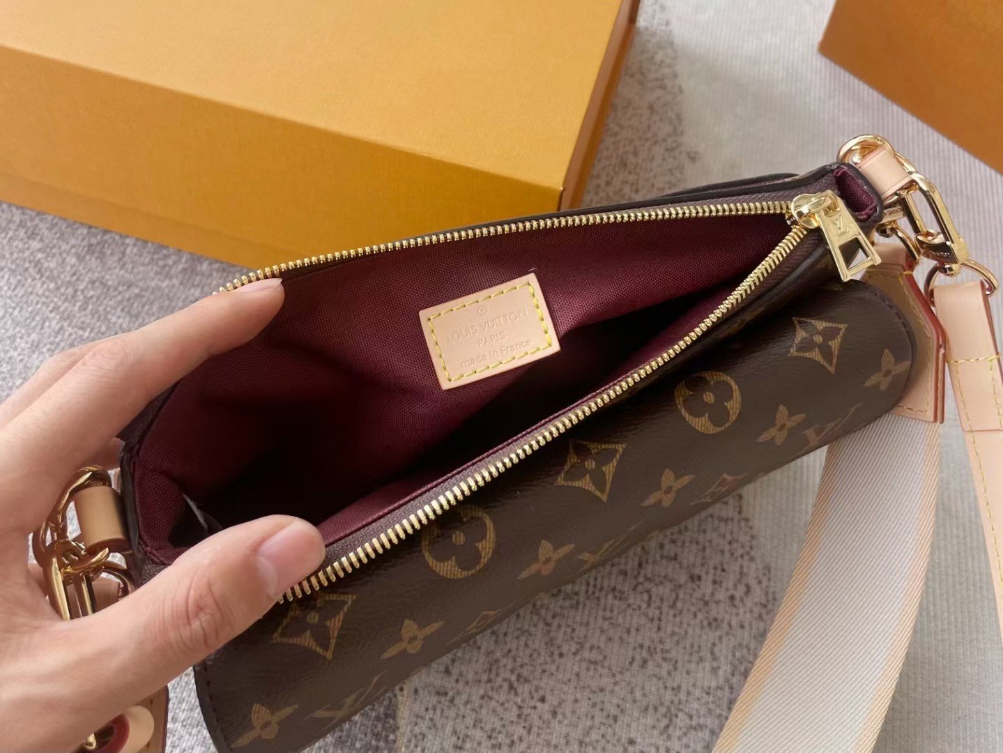 New Camel Tote Bag Shoulder Bag Specification: 25*14*5cm