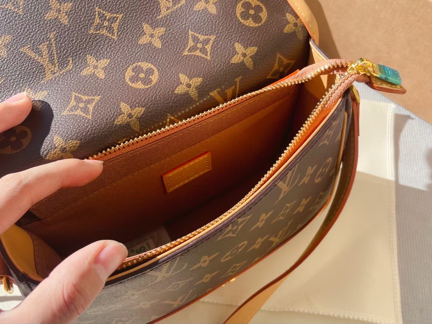 New cover, small tofu tote bag shoulder bag Specifications: 22*17*-8cm ...