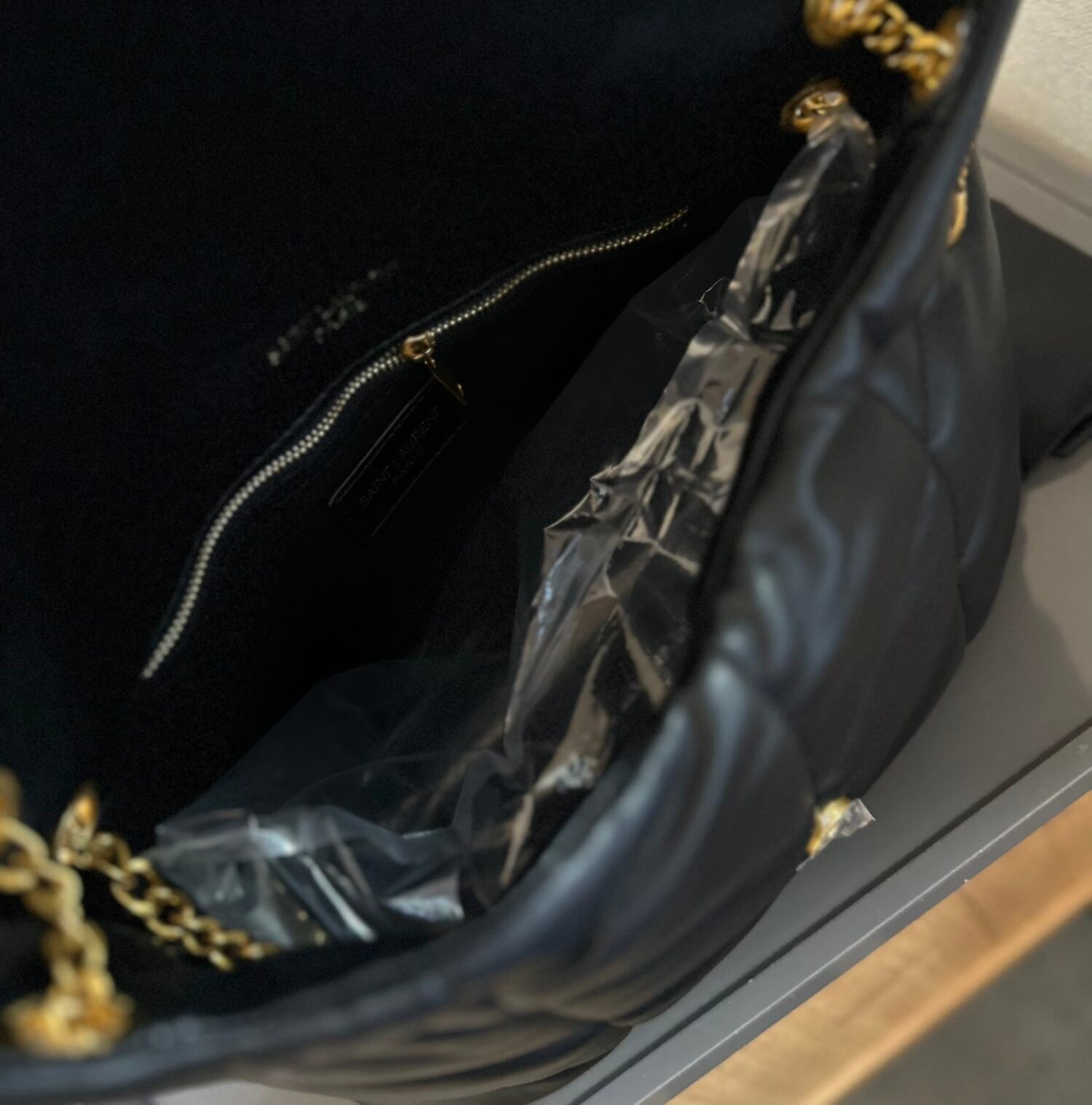 The handbag/shoulder bag comes in three sizes: 32cm large, 28cm medium, and 20cm small