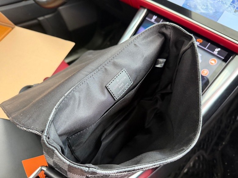 Messenger Bag Crossbody Shoulder Bag Size: 26x20x7cm