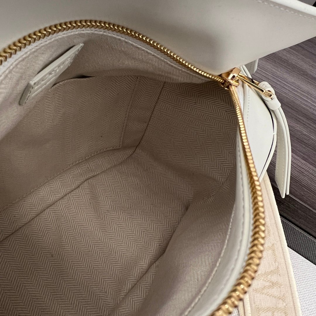 Handbag/Shoulder Bag Size 24*10.5*16CM