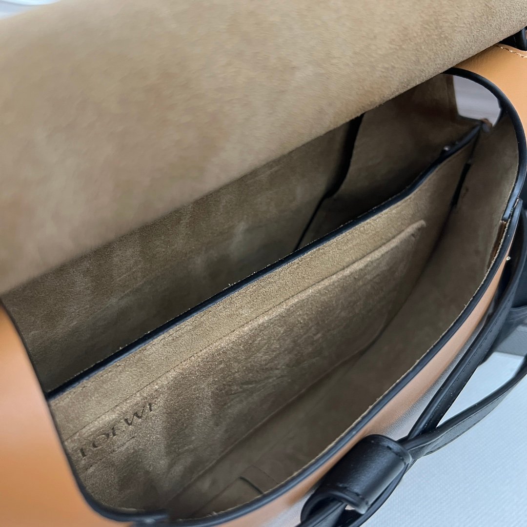 Handbag/Shoulder Bag Size 20*19*11.5 cm