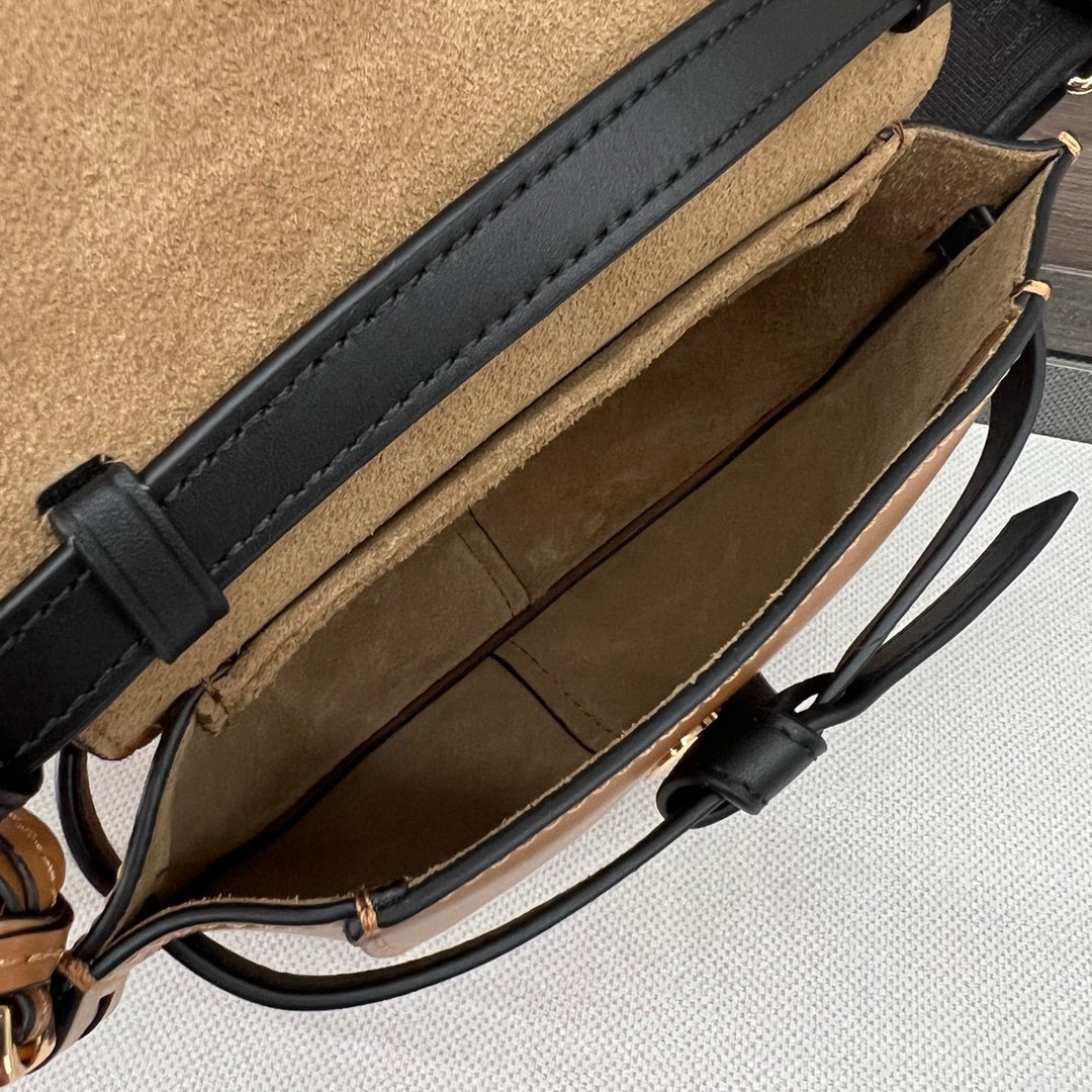 Handbag/Shoulder Bag Size 21x12.5x9.5cm