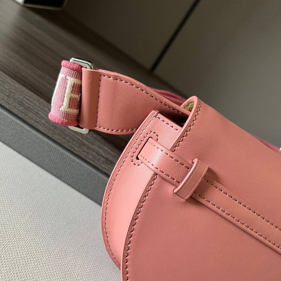 Handbag/Shoulder Bag Size 21x12.5x9.5cm