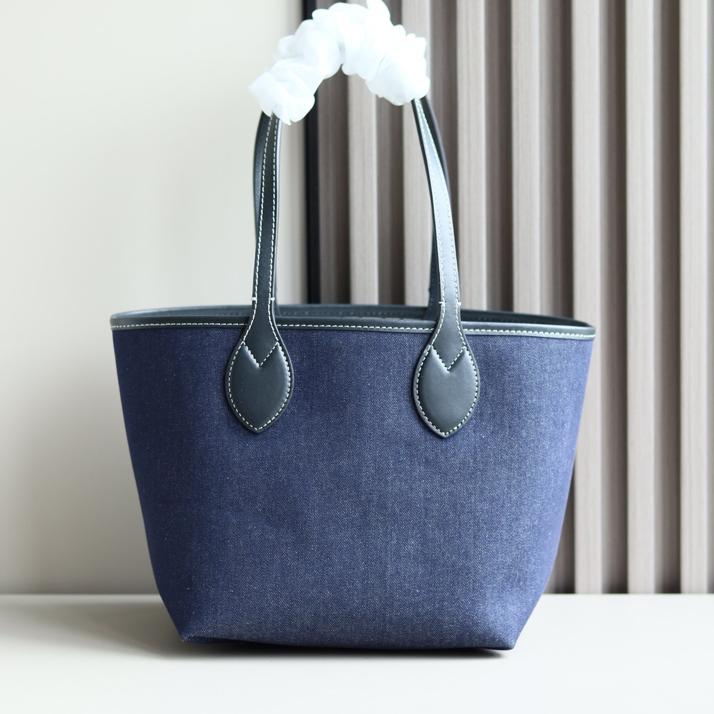 Handbag/Shoulder Bag Size  22x 19x 18cm