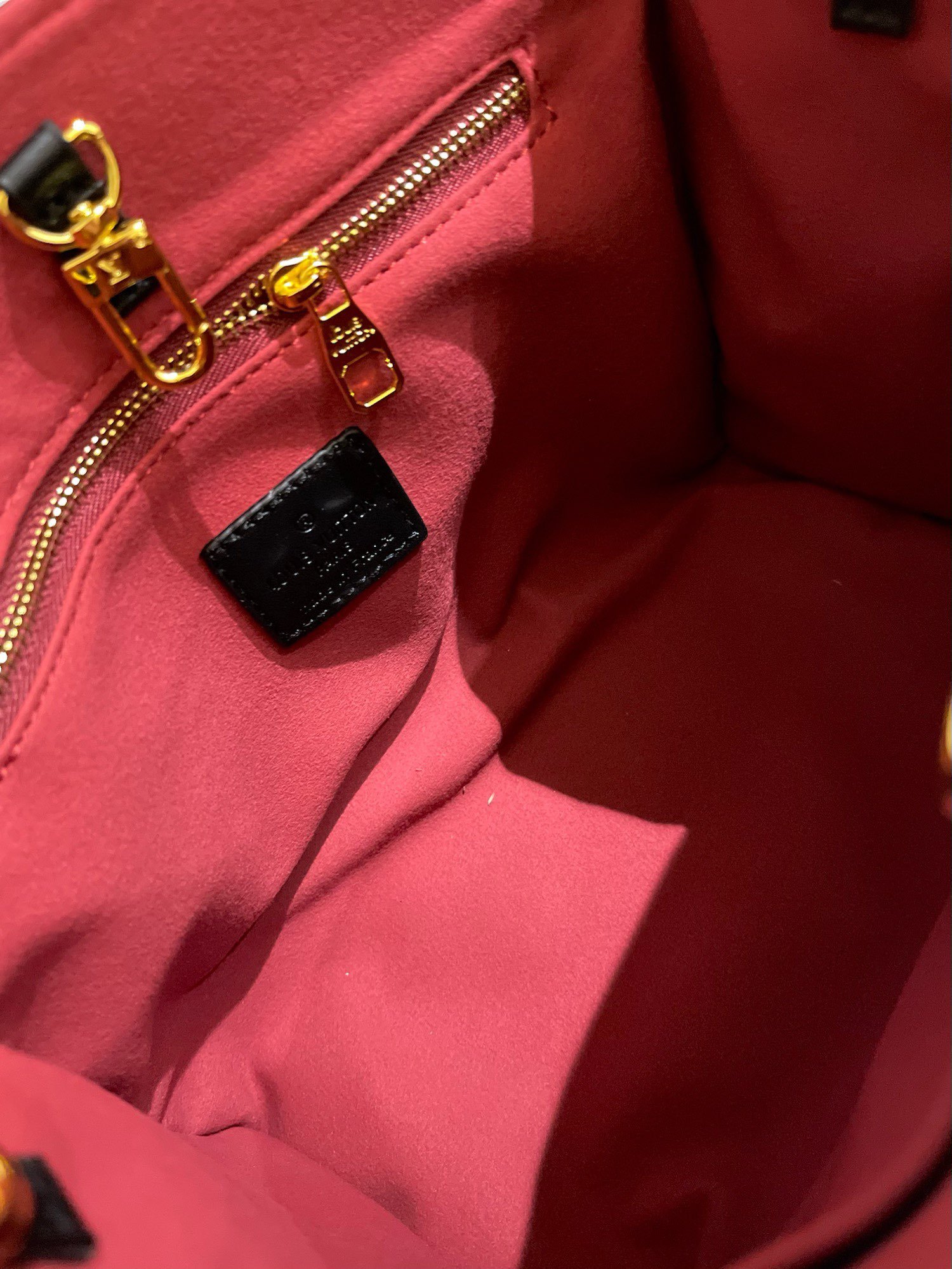 Premium Embossed Embossed Shopping Bag Specifications: 25*11*19 CM