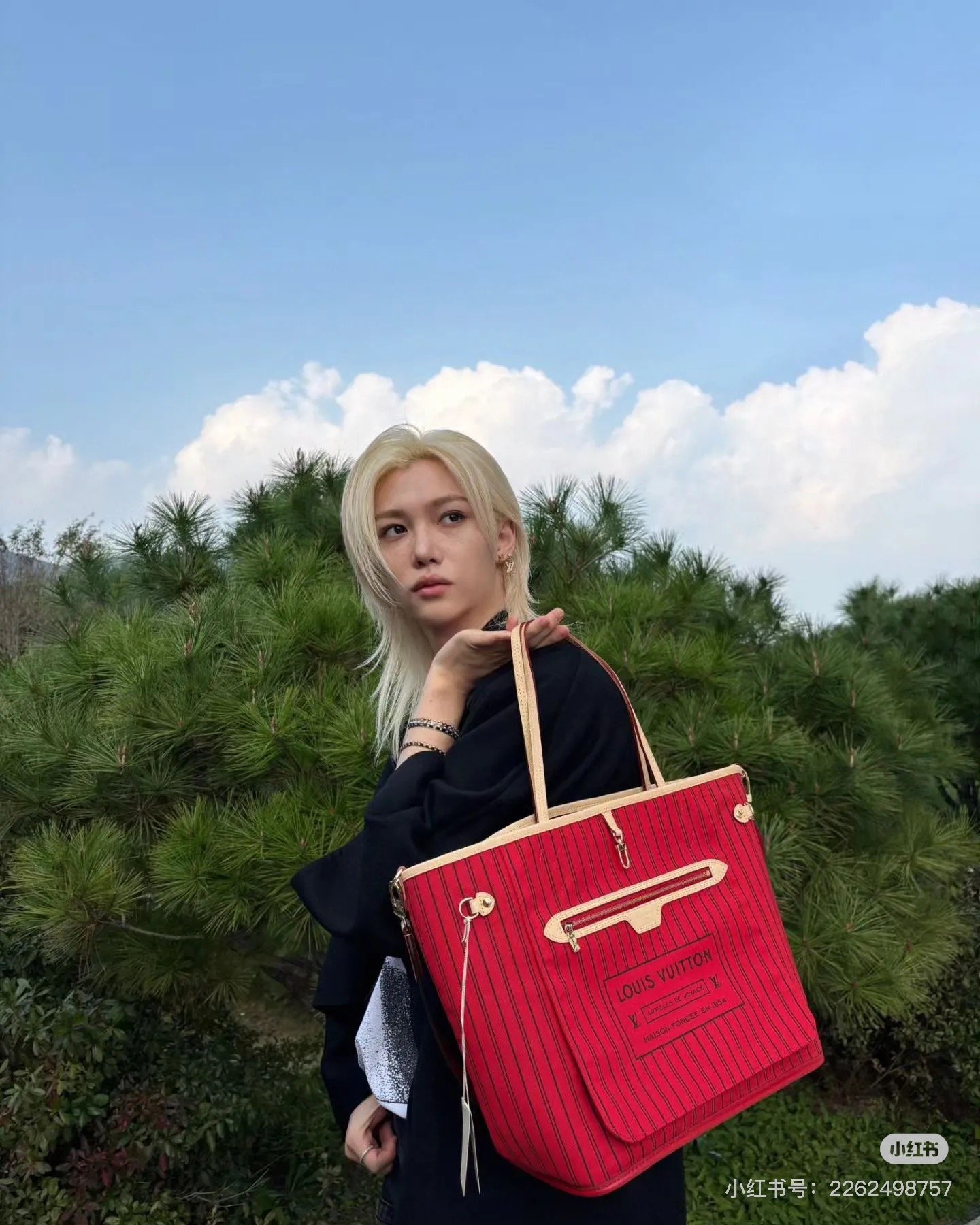 Reversible handbag Specifications: 32*29*17