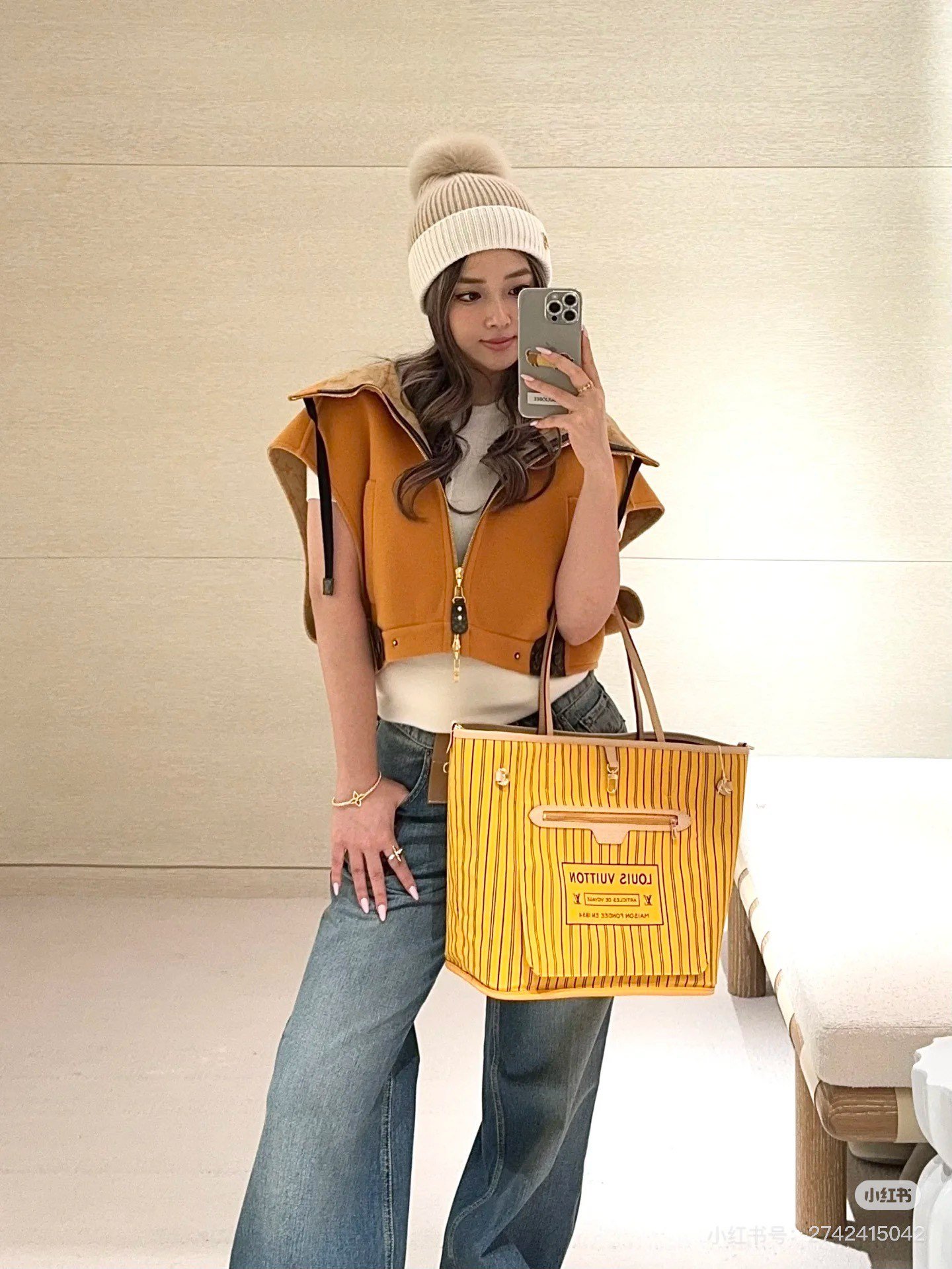 Reversible handbag Specifications: 32*29*17