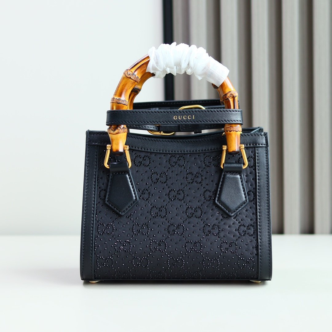 Handbag/Shoulder Bag Size  20x16x10cm