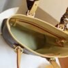 Pre-owned handbag specifications: 23*15*25