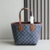 Handbag/Shoulder Bag Size   22x19x18cm