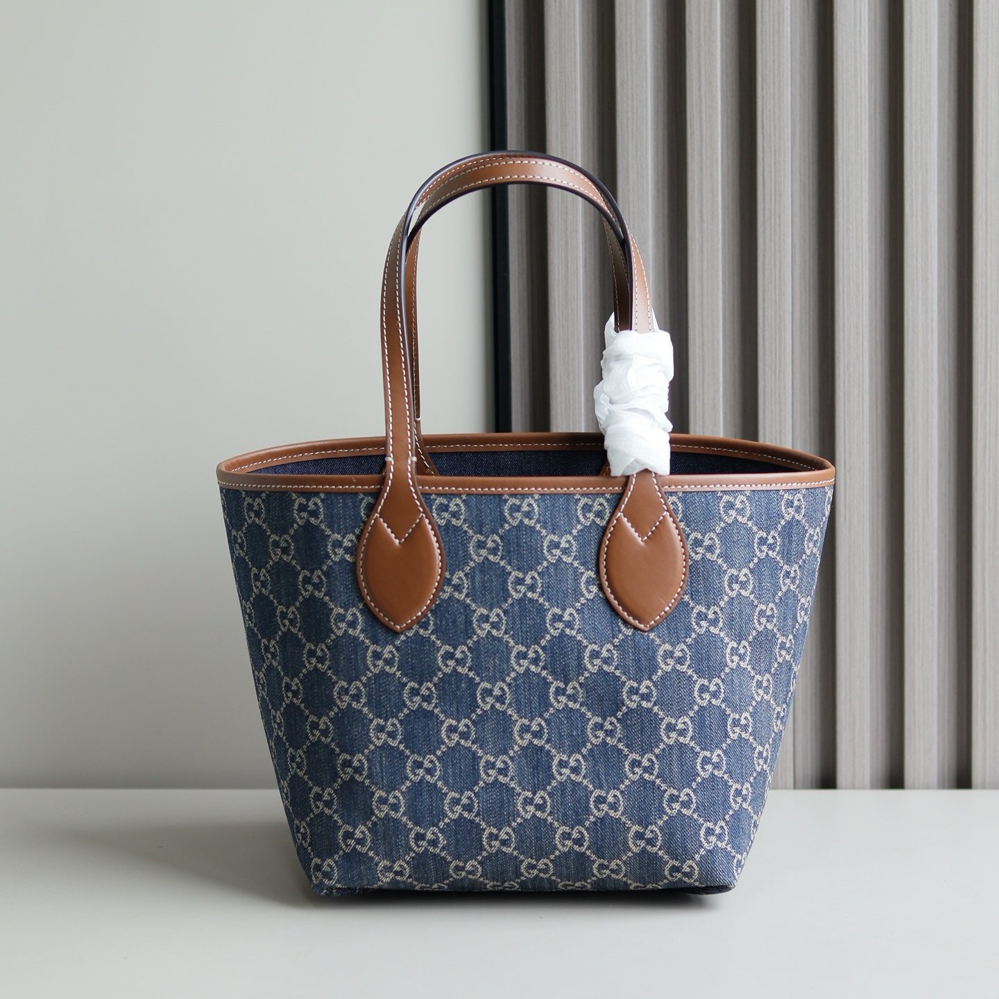Handbag/Shoulder Bag Size   22x19x18cm