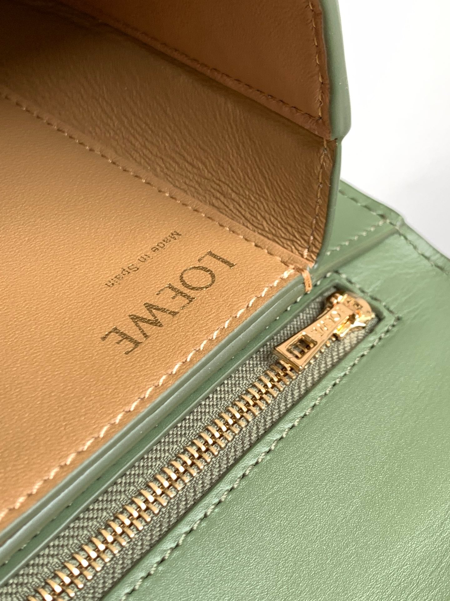 Handbag/Shoulder Bag Size22.5*16.5*6.5CM