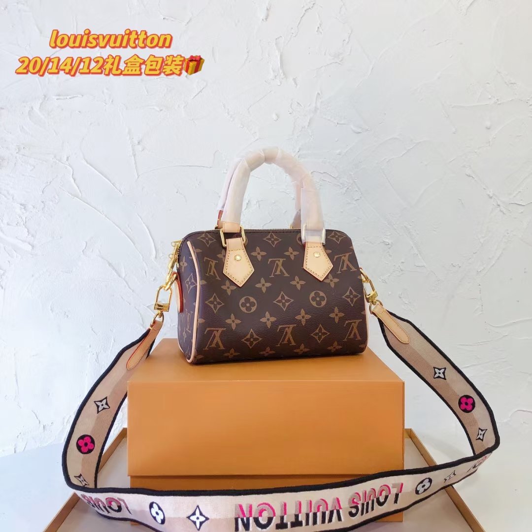Handheld shoulder bag Specifications: 20*14*12cm