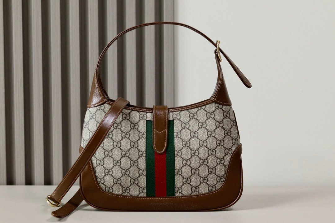 Handbag/Shoulder Bag Size  28x19x4.5cm