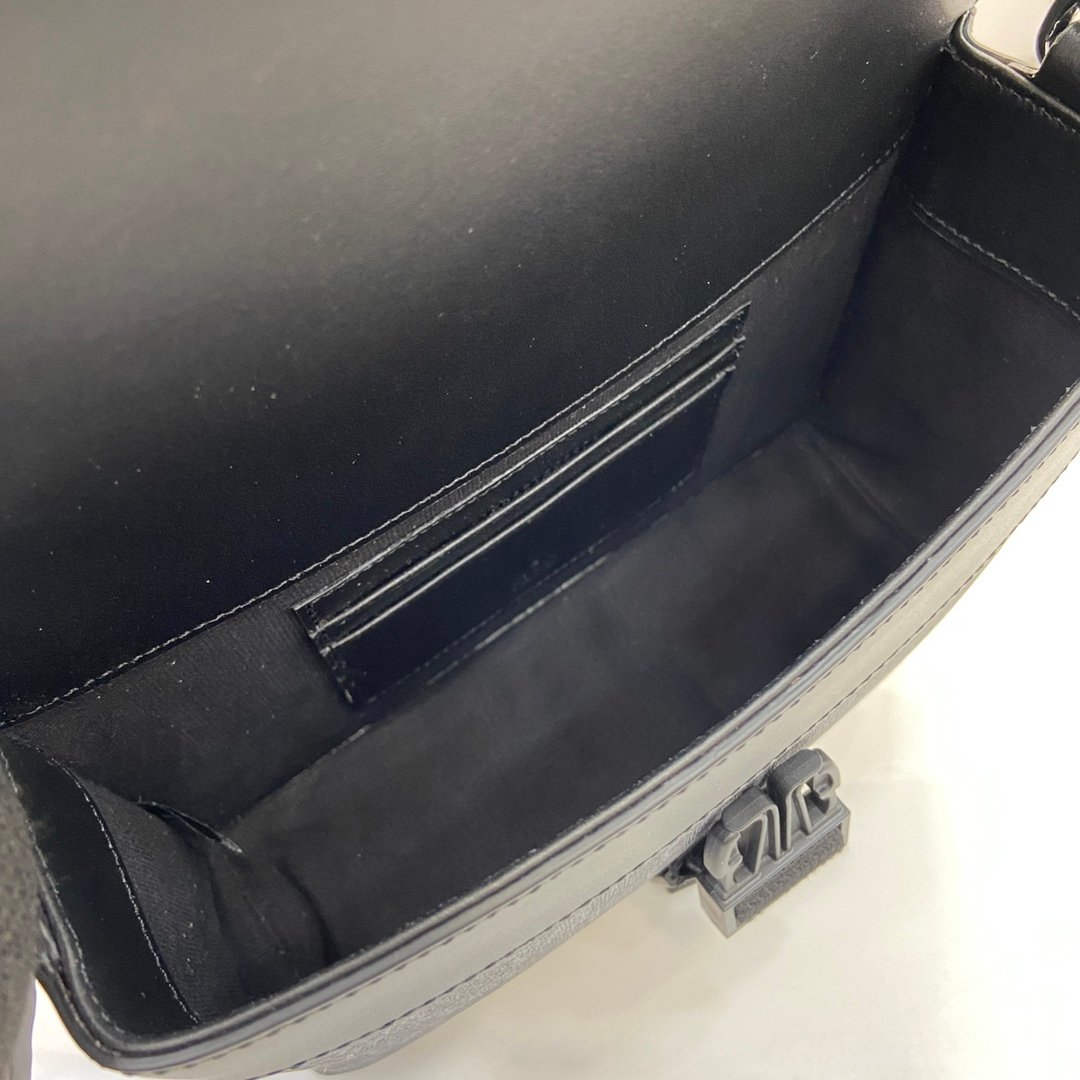 Handbag/Shoulder Bag Size 18.5x 13.5x 7