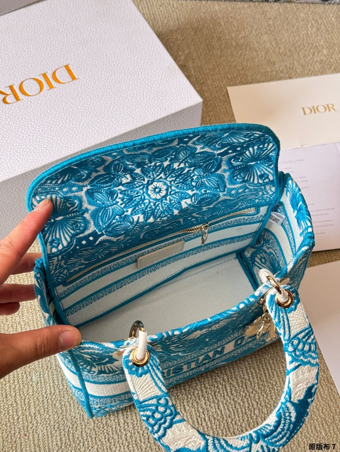 Handbag/Shoulder Bag Size 24x20x11cm