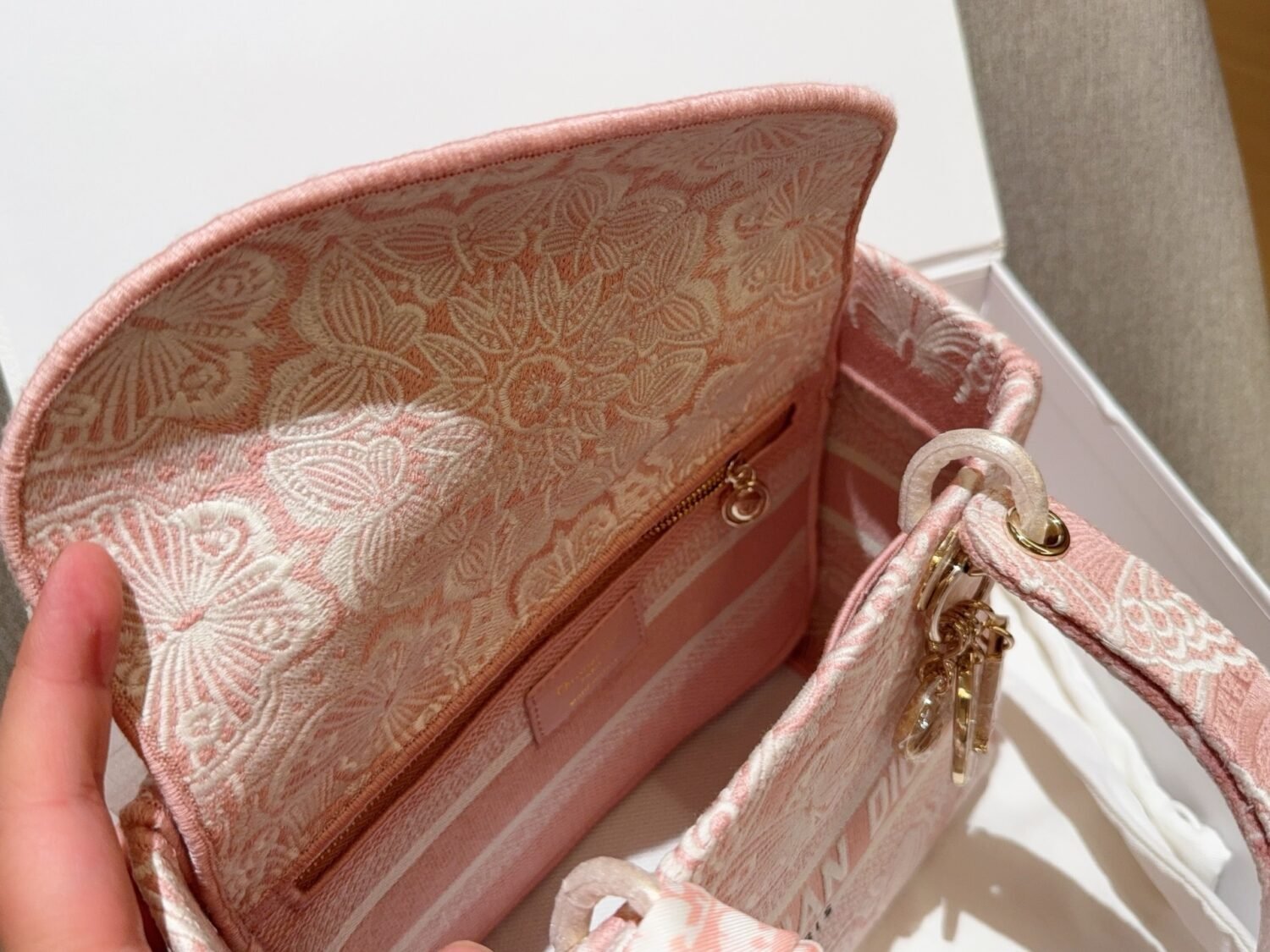 Handbag/Shoulder Bag Size 23x19x11cm