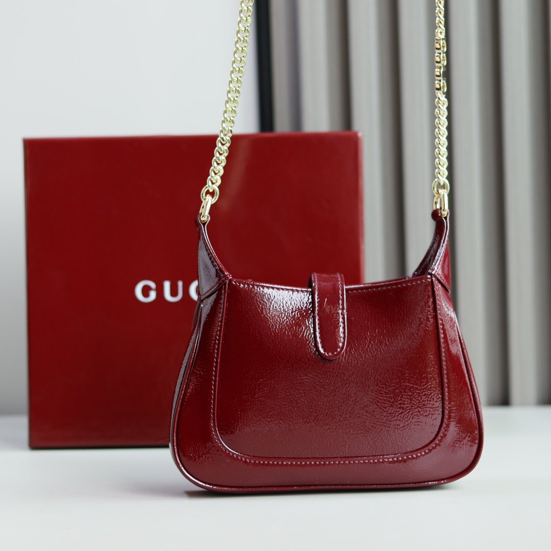 Handbag/Shoulder Bag Size  19.5x 18x 3.5cm
