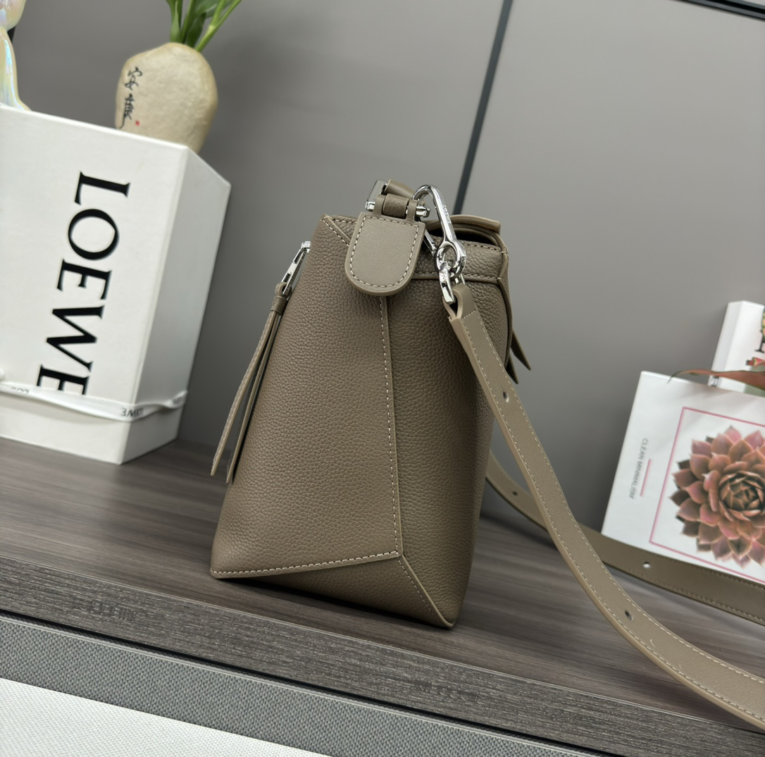 LOEW size:062330   29*19.5*14cm  Bolsos