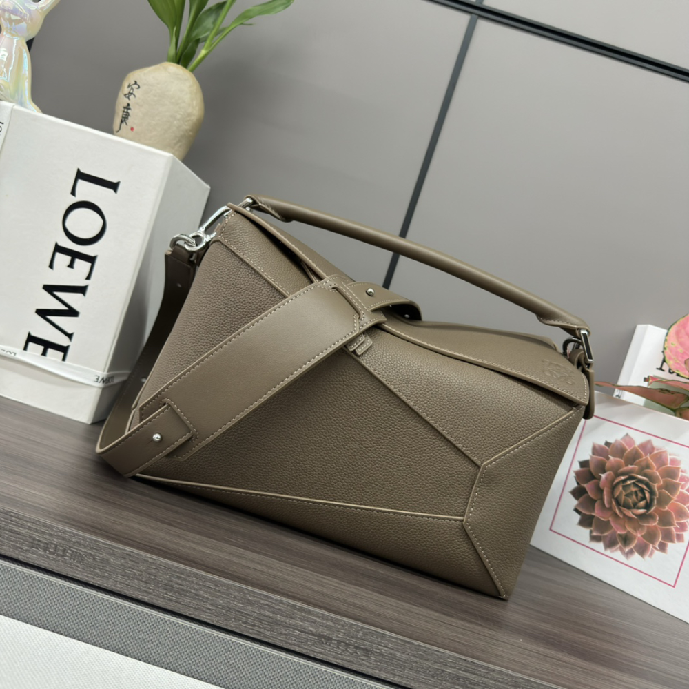 LOEW size:062330   29*19.5*14cm  Bolsos
