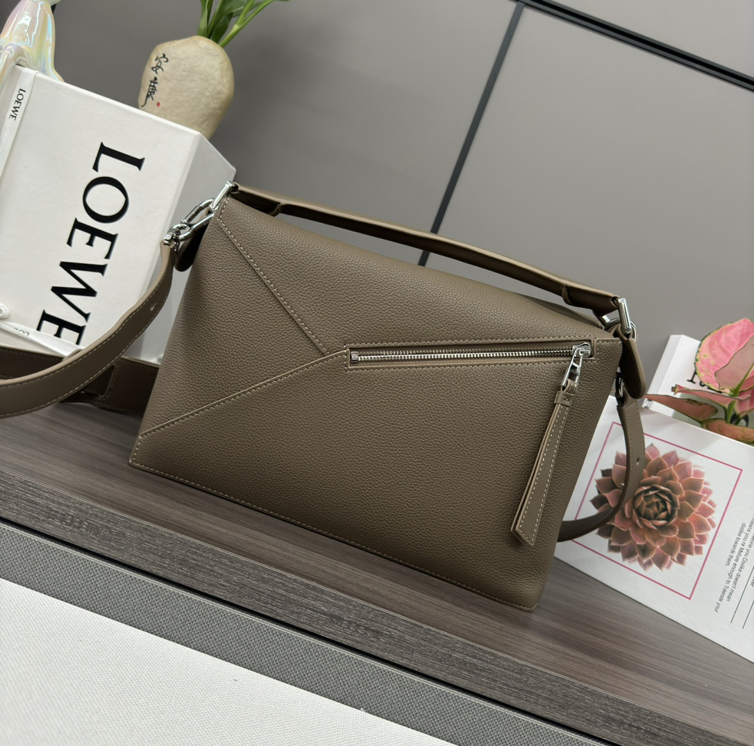LOEW size:062330   29*19.5*14cm  Bolsos