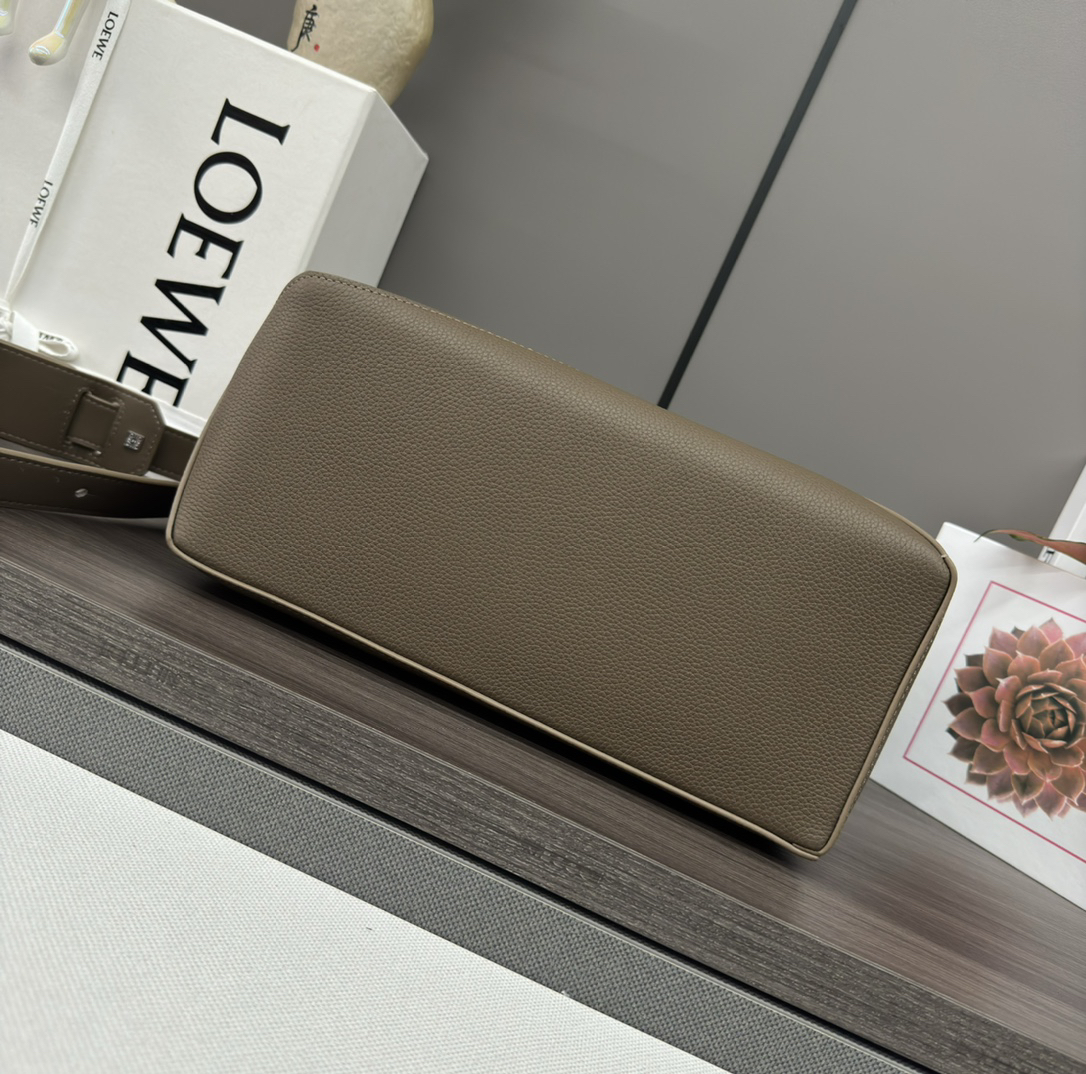 LOEW size:062330   29*19.5*14cm  Bolsos