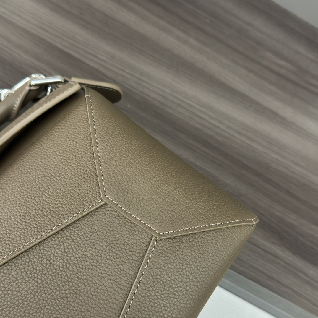 LOEW size:062330   29*19.5*14cm  Bolsos