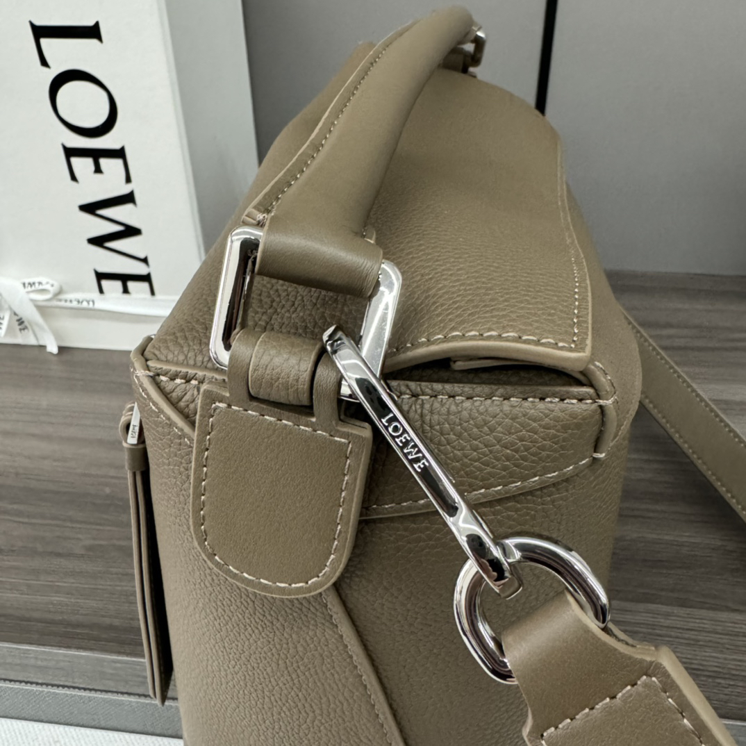 LOEW size:062330   29*19.5*14cm  Bolsos